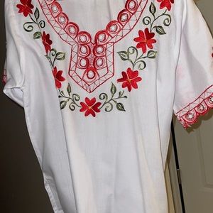 Never worn cute detail size medium